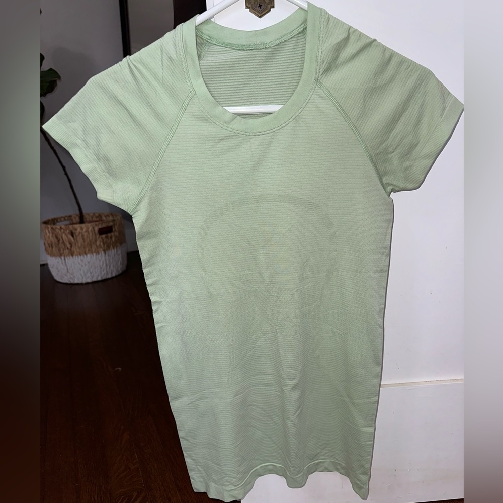 Swiftly Tech short sleeve shirt size 4